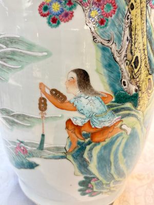 A Chinese famille rose 'Qun Xian Zhu Shou 群仙祝壽' rouleau vase, Qianlong mark, 19th C. — photo 8