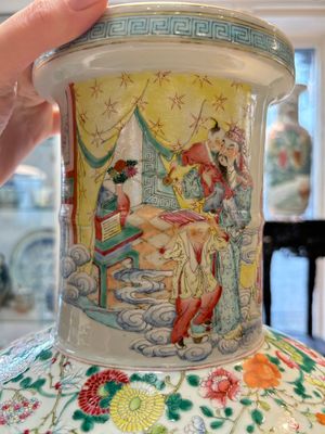 A Chinese famille rose 'Qun Xian Zhu Shou 群仙祝壽' rouleau vase, Qianlong mark, 19th C. — photo 9