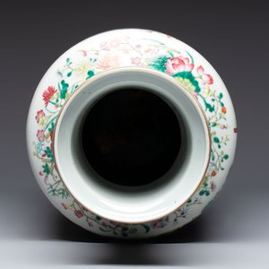 A Chinese famille rose 'Qun Xian Zhu Shou 群仙祝壽' rouleau vase, Qianlong mark, 19th C. — photo 5