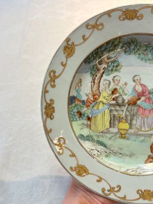 A Chinese famille rose 'Rebecca at the well' plate, Qianlong, ca. 1750 — photo 9