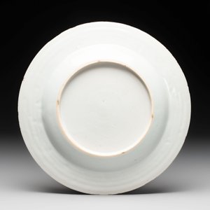 A Chinese famille rose 'Rebecca at the well' plate, Qianlong, ca. 1750 — photo 2