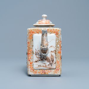 A Chinese famille rose rectangular 'Mandarin' teapot and cover, Qianlong — 照片 3