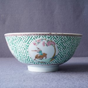 A Chinese famille rose relief-decorated bowl, Yongzheng — 照片 11