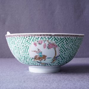 A Chinese famille rose relief-decorated bowl, Yongzheng — 照片 11