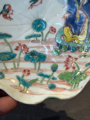 A Chinese famille rose relief-decorated 'lotus' cup and saucer, Yongzheng — foto 5