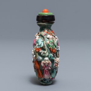 A Chinese famille rose relief-decorated snuff bottle, 19th C. — 照片 2
