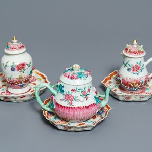 A Chinese famille rose relief-decorated teapot, milk jug and tea caddy on stands, Yongzheng — 照片 7