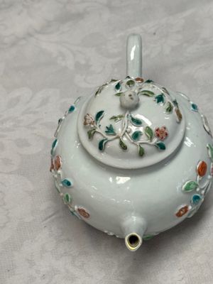 A Chinese famille rose relief-decorated teapot with floral design — photo 5