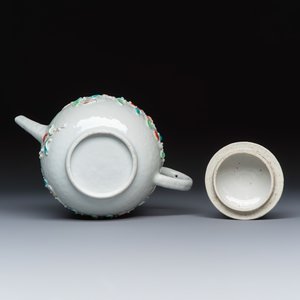 A Chinese famille rose relief-decorated teapot with floral design — photo 7