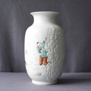 A Chinese famille rose relief-decorated vase with playing boys, Qianlong mark, Republic, 20th C. — photo 9