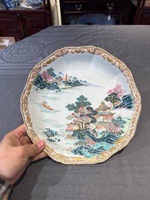 A Chinese famille rose 'river landscape' dish, Qianlong — 照片 1
