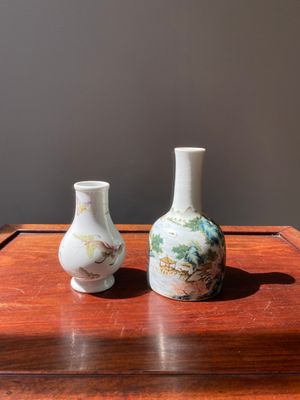A Chinese famille rose 'riverscape' vase and a 'butterfly' vase, 20th C. — photo 4