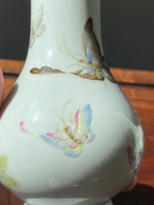 A Chinese famille rose 'riverscape' vase and a 'butterfly' vase, 20th C. — photo 9