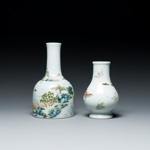 A Chinese famille rose 'riverscape' vase and a 'butterfly' vase, 20th C. — photo 3