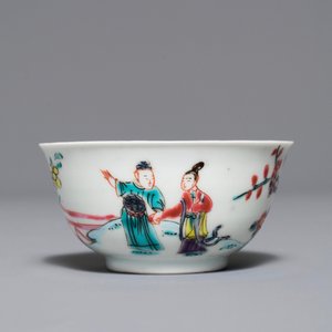 A Chinese famille rose 'Romance of the Western chamber' cup and saucer, Yongzheng/Qianlong — 照片 4