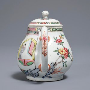 A Chinese famille rose 'Romance of the Western chamber' teapot and cover, Yongzheng — 照片 4