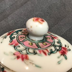 A Chinese famille rose 'Romance of the Western chamber' teapot and cover, Yongzheng — 照片 7