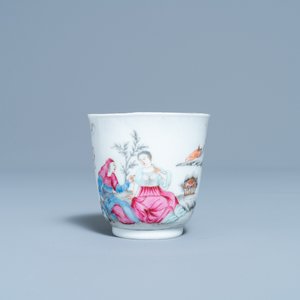 A Chinese famille rose 'romantic subject' cup and saucer, Yongzheng/Qianlong — 照片 4
