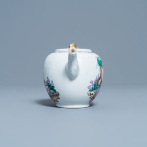 A Chinese famille rose 'romantic subject' teapot on stand, Qianlong — 照片 7