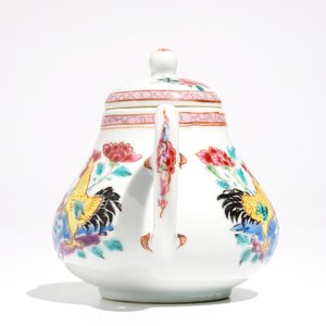 A Chinese famille rose rooster teapot and cover, Yongzheng — photo 4