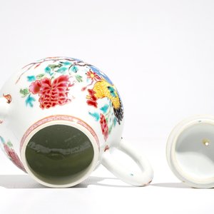 A Chinese famille rose rooster teapot and cover, Yongzheng — photo 5