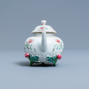 A Chinese famille rose 'rooster' teapot on stand, Yongzheng — 照片 5