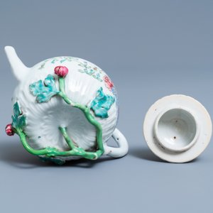 A Chinese famille rose 'rooster' teapot on stand, Yongzheng — 照片 9