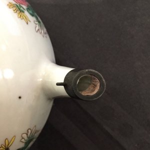 A Chinese famille rose rooster teapot, Yongzheng — photo 8