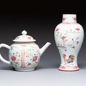 A Chinese famille rose 'Rooster' vase and a covered teapot with floral design, Qianlong — photo 4