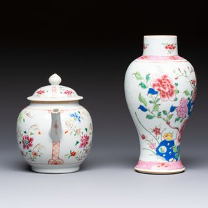 A Chinese famille rose 'Rooster' vase and a covered teapot with floral design, Qianlong — photo 5