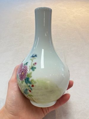 A Chinese famille rose 'rooster' vase, Ju Ren Tang 居仁堂製 mark, 20th C. — photo 3