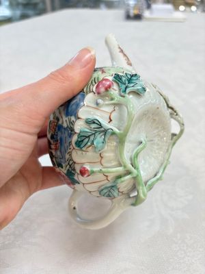 A Chinese famille rose 'roosters' covered teapot and two cups and saucers, Yongzheng — photo 13