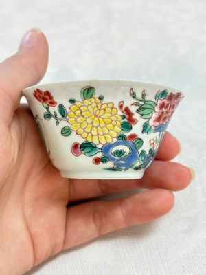 A Chinese famille rose 'roosters' covered teapot and two cups and saucers, Yongzheng — photo 19