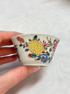 A Chinese famille rose 'roosters' covered teapot and two cups and saucers, Yongzheng — photo 25