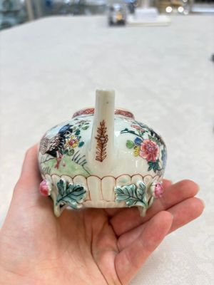 A Chinese famille rose 'roosters' covered teapot and two cups and saucers, Yongzheng — photo 5