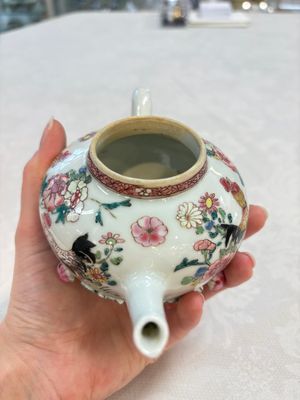 A Chinese famille rose 'roosters' covered teapot and two cups and saucers, Yongzheng — photo 6