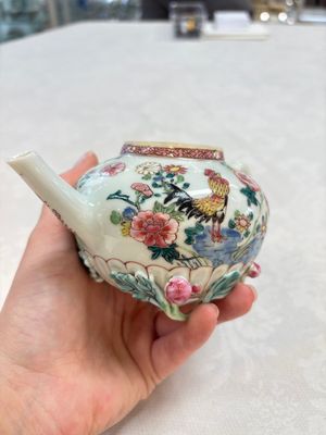A Chinese famille rose 'roosters' covered teapot and two cups and saucers, Yongzheng — photo 7