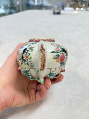A Chinese famille rose 'roosters' covered teapot and two cups and saucers, Yongzheng — photo 10