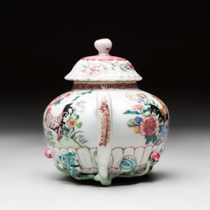 A Chinese famille rose 'roosters' covered teapot and two cups and saucers, Yongzheng — photo 11