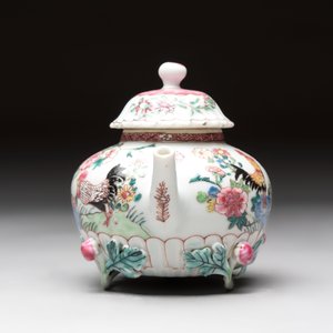 A Chinese famille rose 'roosters' covered teapot and two cups and saucers, Yongzheng — photo 13