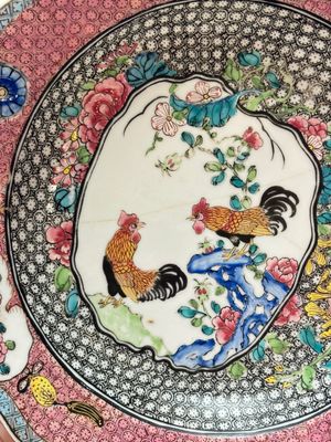 A Chinese famille rose 'roosters' eggshell plate, Yongzheng — foto 2