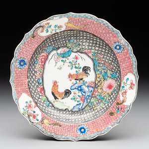 A Chinese famille rose 'roosters' eggshell plate, Yongzheng — foto 1