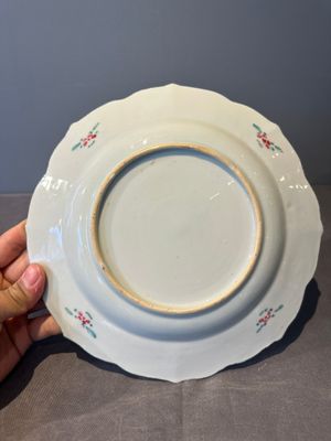 A Chinese famille rose 'roosters' plate, Yongzheng/Qianlong — 照片 8