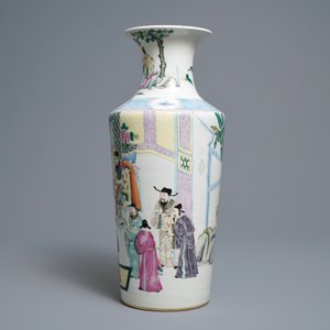 A Chinese famille rose rouleau 'court scene' vase, 19th C. — 照片 4