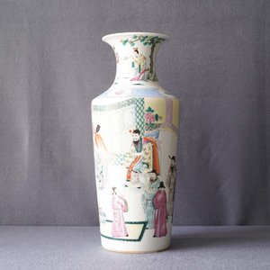 A Chinese famille rose rouleau 'court scene' vase, 19th C. — 照片 7