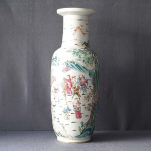 A Chinese famille rose rouleau vase, 19th C. — photo 8