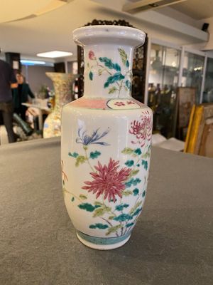 A Chinese famille rose rouleau vase, Daoguang mark, 19th C. — 照片 1