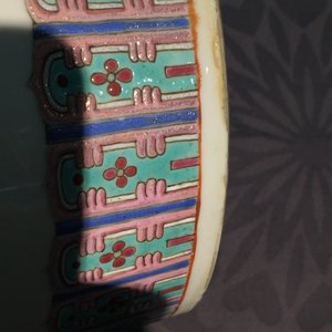 A Chinese famille rose rouleau vase in Yongzheng style, early 19th C. — photo 9