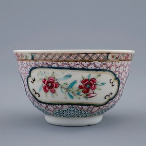 A Chinese famille rose ruby back eggshell cup and saucer, Yongzheng, 1723-1735 — photo 6