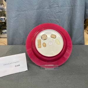 A Chinese famille rose 'ruby back' plate with a bird on a blossoming branch, Yongzheng — 照片 8